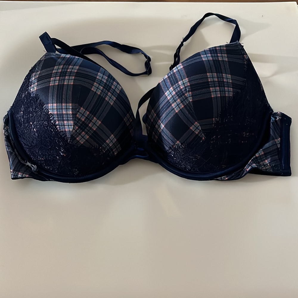 3/$45 32C Victoria Secret Bras; 2/$20 32B Victoria Secret Bras